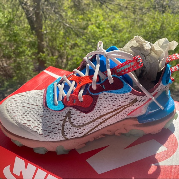 Nike React Vision (GS) - Picture 1 of 2